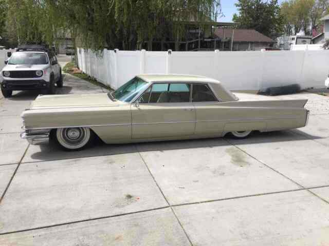 Cadillac Coupe Deville 1963 image number 4