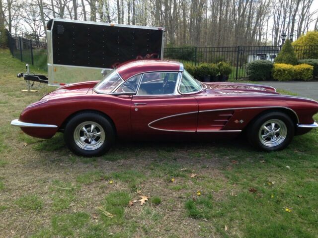 Chevrolet Corvette 1960 image number 11