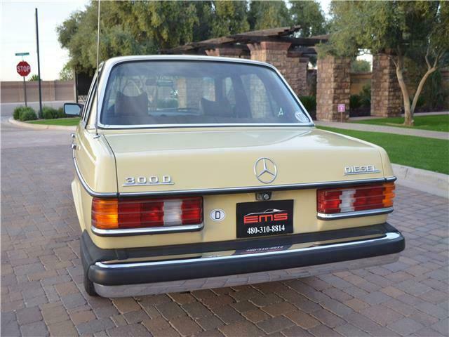 Mercedes-Benz 300-Series 1977 image number 10