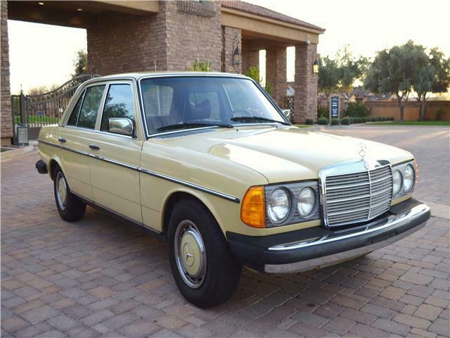 Mercedes-Benz 300-Series 1977 image number 15