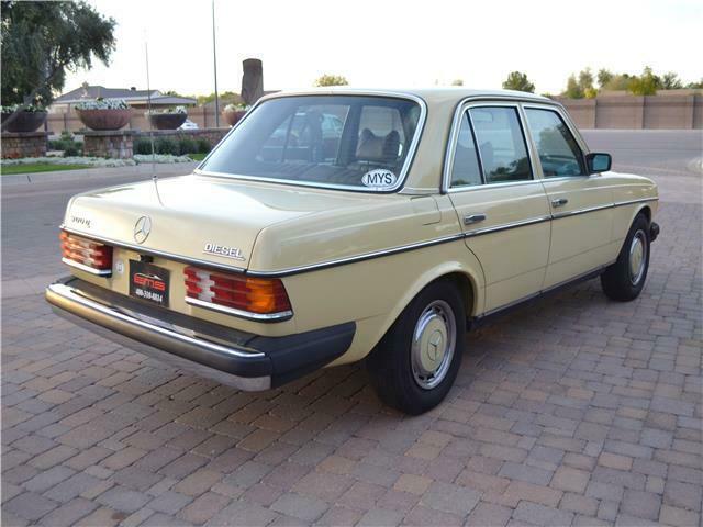 Mercedes-Benz 300-Series 1977 image number 20