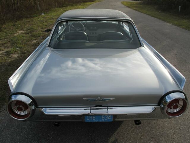 Ford Thunderbird 1962 image number 44