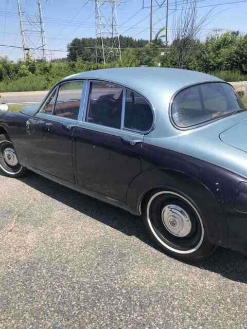 Jaguar daimler v8 sedan 1965 image number 2