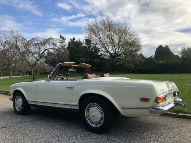 Mercedes-Benz SL-Class 1970 image number 32