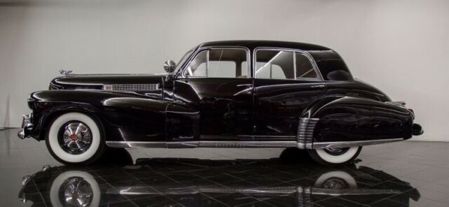 Cadillac Sixty-Special Fleetwood Imperial 1941 image number 29