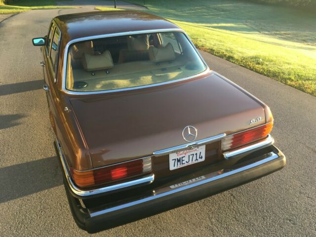 Mercedes-Benz 400-Series 1977 image number 28