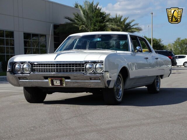 Oldsmobile Ninety-Eight 1966 image number 27