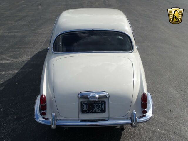 Jaguar S-Type 1967 image number 14