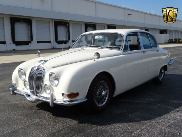 Jaguar S-Type 1967 image number 30