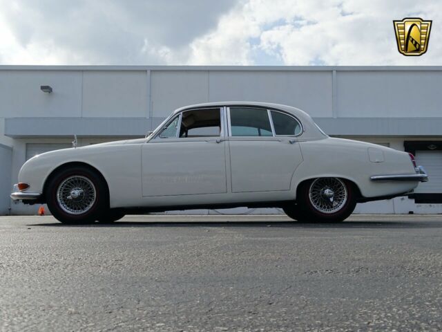 Jaguar S-Type 1967 image number 34