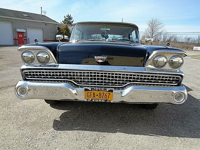 Ford Galaxie 1959 image number 1