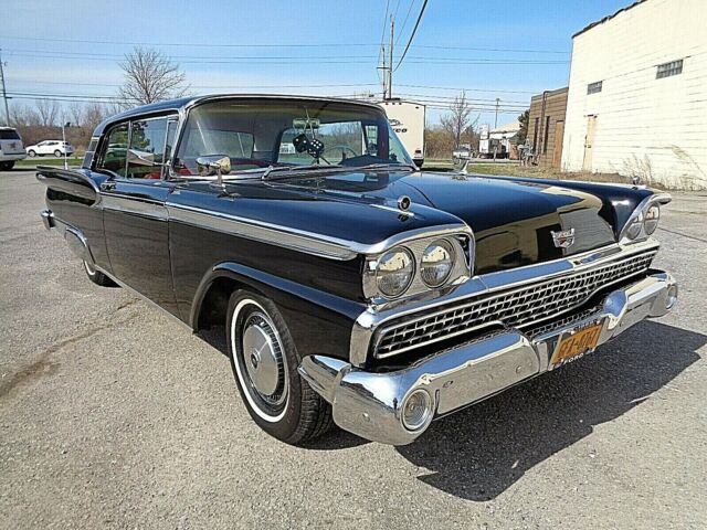 Ford Galaxie 1959 image number 2