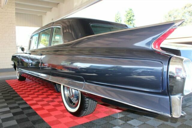 Cadillac Fleetwood 1962 image number 11