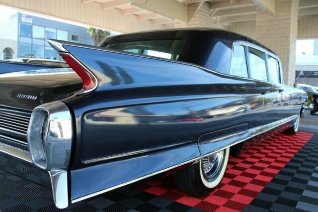 Cadillac Fleetwood 1962 image number 12