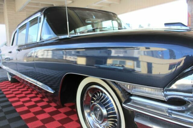 Cadillac Fleetwood 1962 image number 14