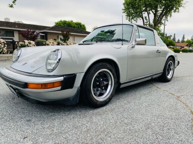 Porsche 911 1975 image number 1