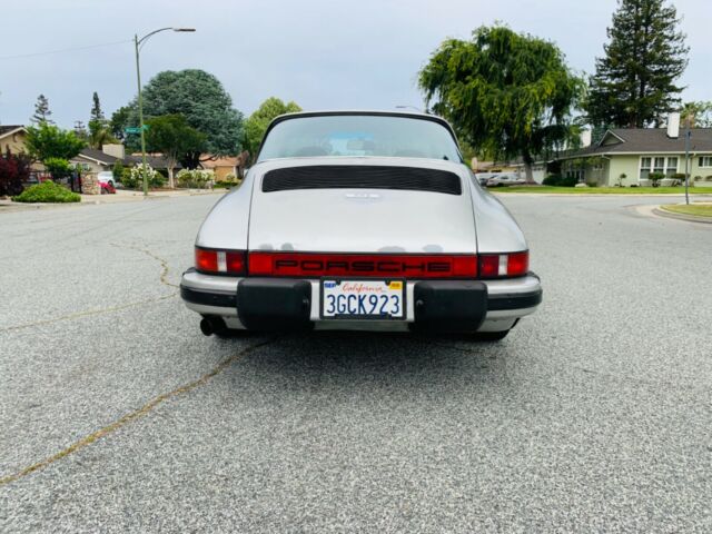 Porsche 911 1975 image number 22