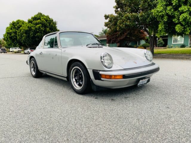 Porsche 911 1975 image number 25