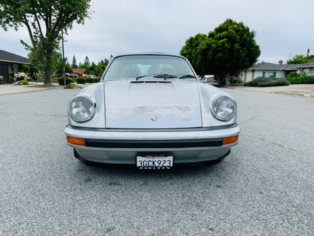 Porsche 911 1975 image number 26