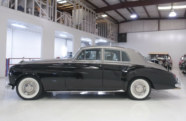 Rolls-Royce Silver Cloud 1965 image number 30