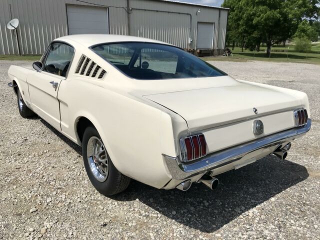 Ford Mustang 1965 image number 2