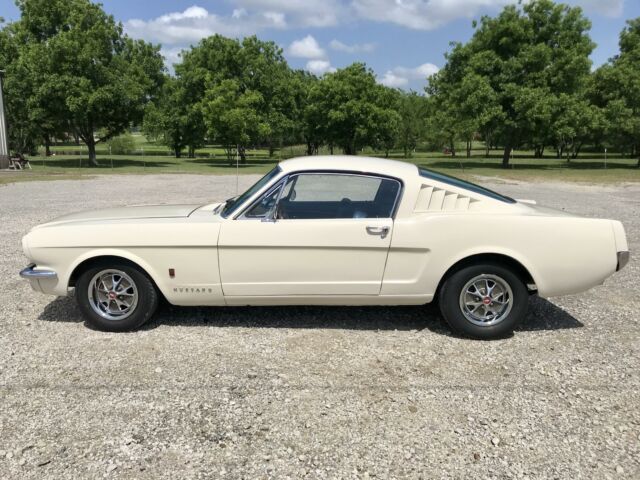 Ford Mustang 1965 image number 22