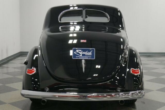 Ford Deluxe 1940 image number 11