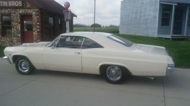 Chevrolet Impala 1965 image number 0