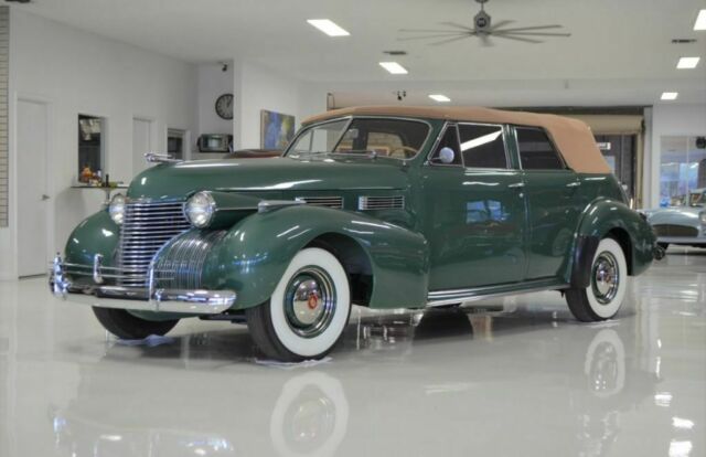 Cadillac Series 62 Convertible Sedan 1940 image number 6