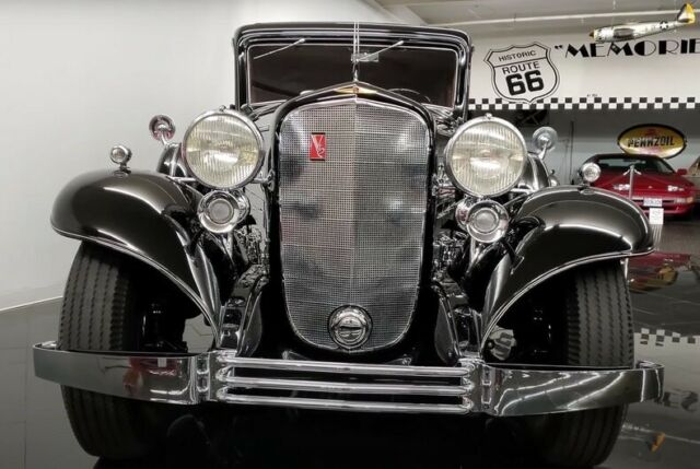 Cadillac V12 1933 image number 2