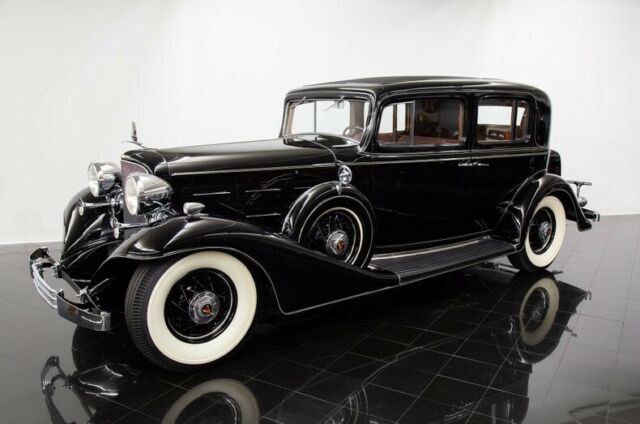 Cadillac V12 1933 image number 25