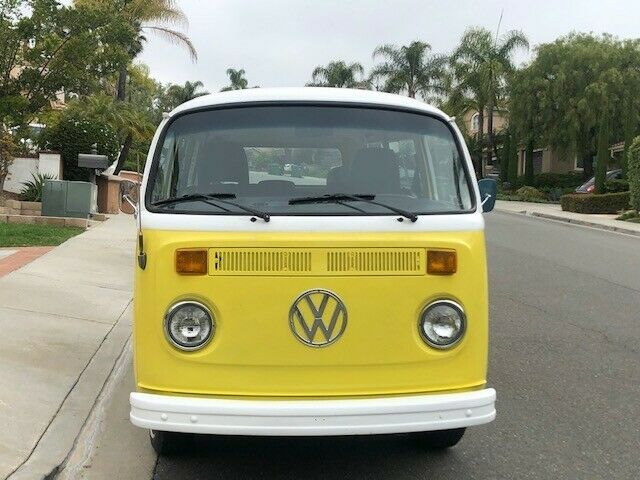 Volkswagen Bus/Vanagon 1979 image number 2