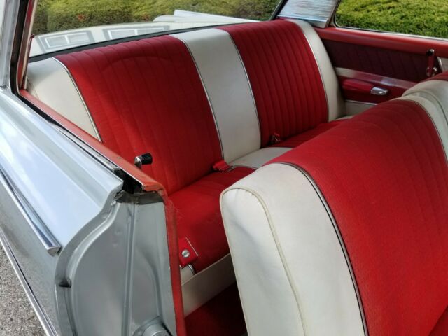 Ford Galaxie 1961 image number 45