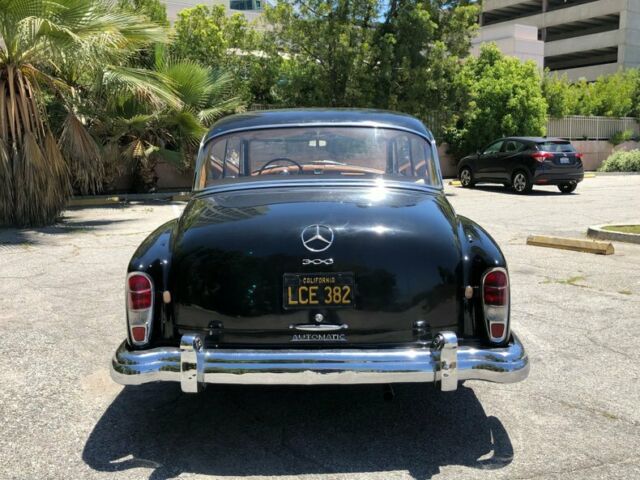 Mercedes-Benz 300-Series 1959 image number 29