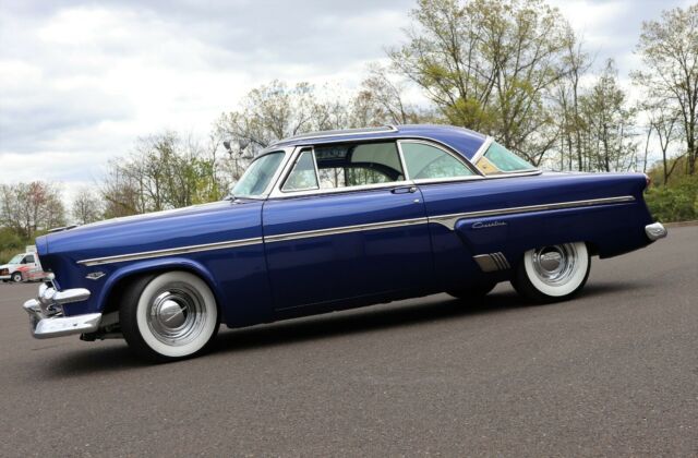 Ford Crestline 1954 image number 10