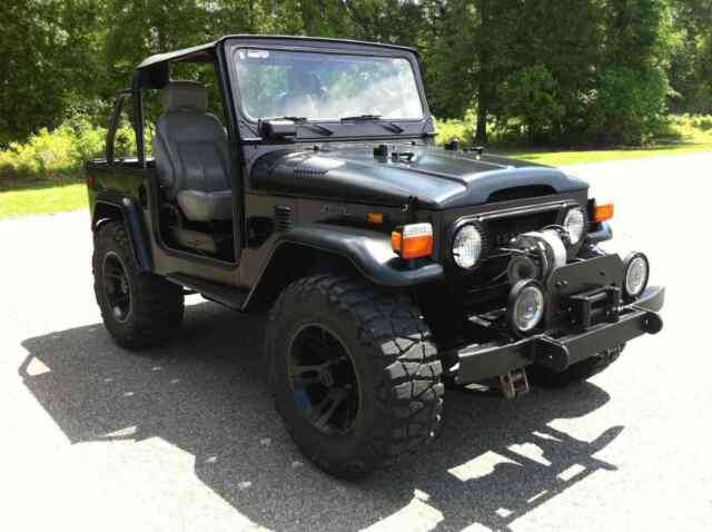 Toyota FJ40 Land Cruiser 1972 image number 1