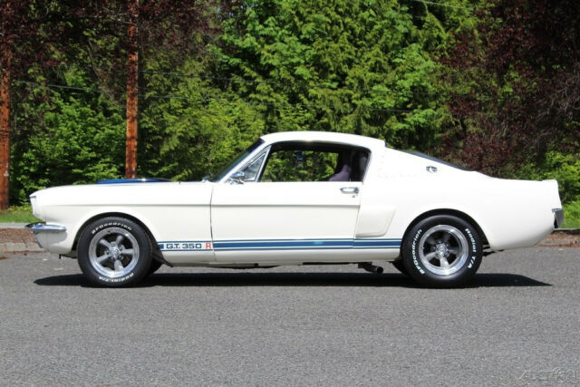 Ford Mustang 1965 image number 18