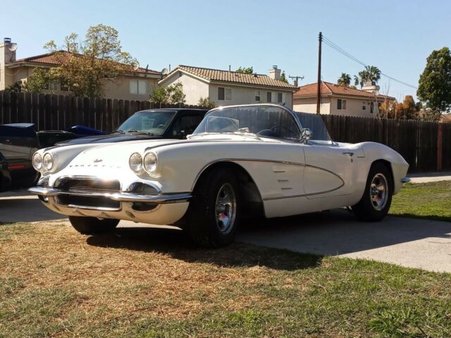 Chevrolet Corvette 1961 image number 0