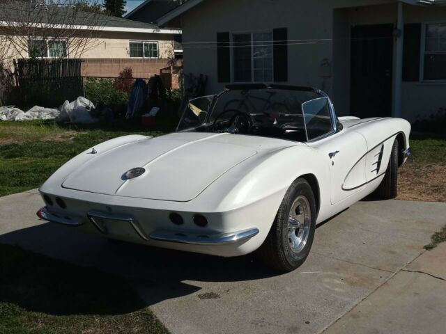 Chevrolet Corvette 1961 image number 10