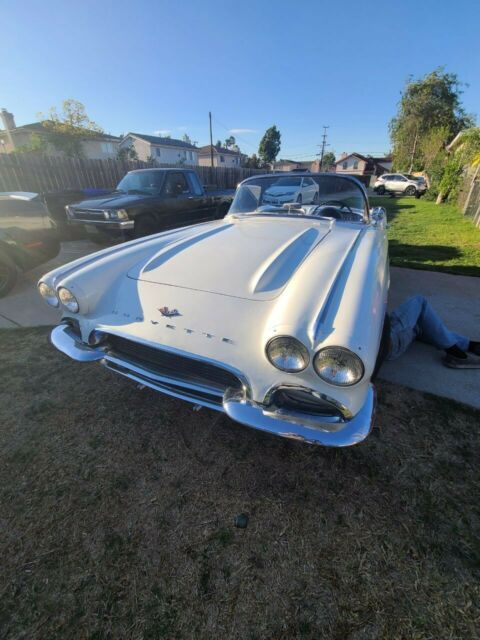 Chevrolet Corvette 1961 image number 13