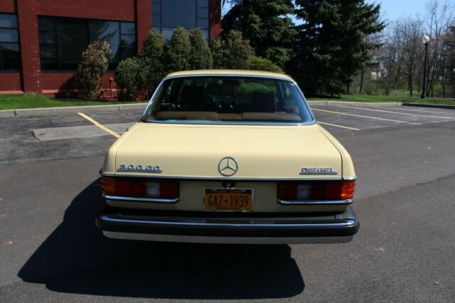 Mercedes-Benz 300-Series 1978 image number 3