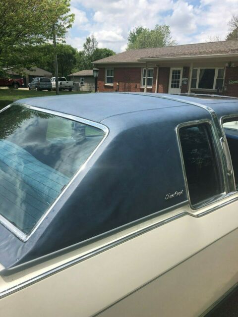 Lincoln Continental 1975 image number 21