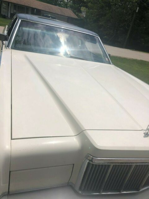 Lincoln Continental 1975 image number 22