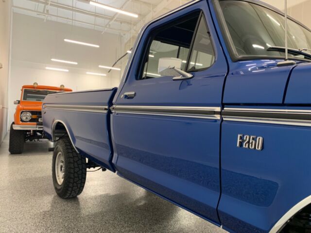 Ford F-250 1976 image number 32