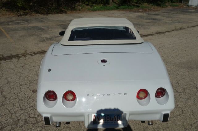 Chevrolet Corvette 1975 image number 17