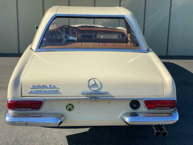 Mercedes-Benz SL-Class 1967 image number 19