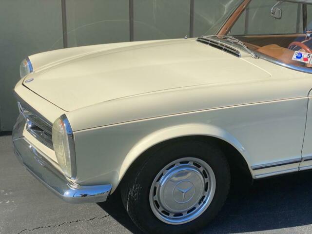 Mercedes-Benz SL-Class 1967 image number 29