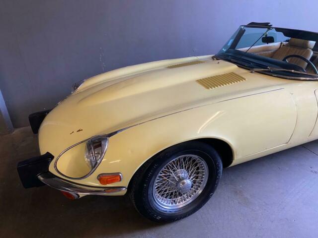 Jaguar E-Type 1974 image number 10