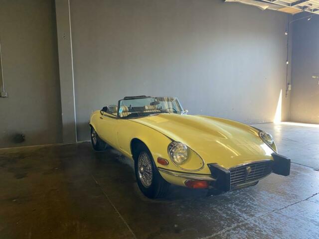 Jaguar E-Type 1974 image number 2