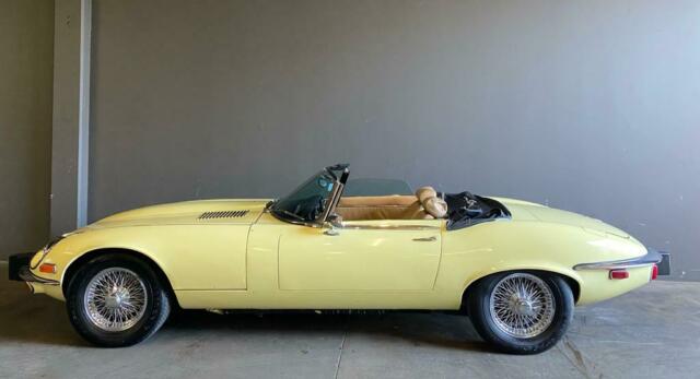 Jaguar E-Type 1974 image number 32